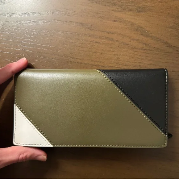 Michael Kors Olive and Black Tri-Tone Slim Wallet - Picture 4 of 6